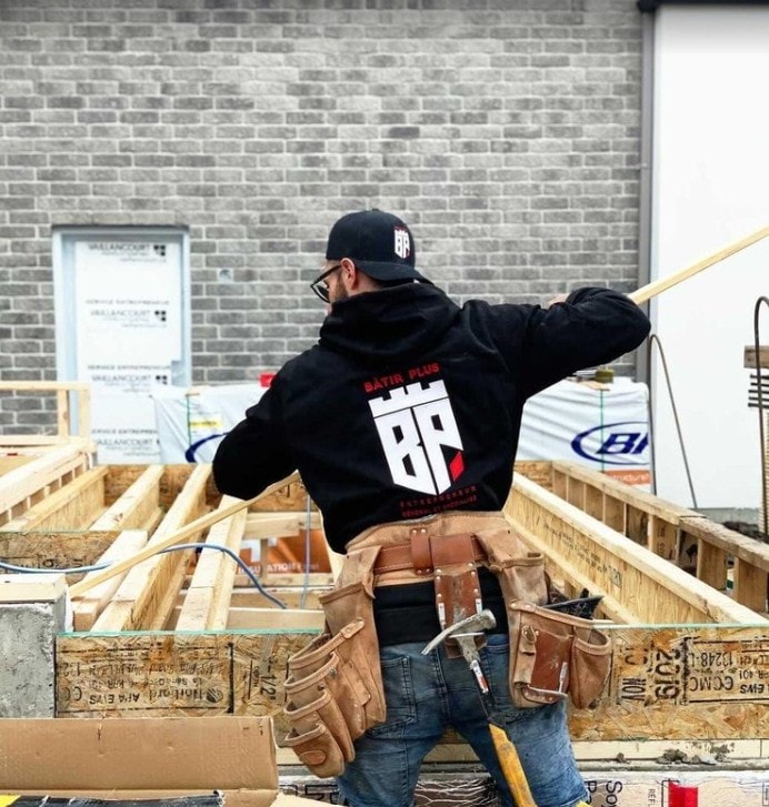 L'équipe Bâtir Plus en réunion de chantier